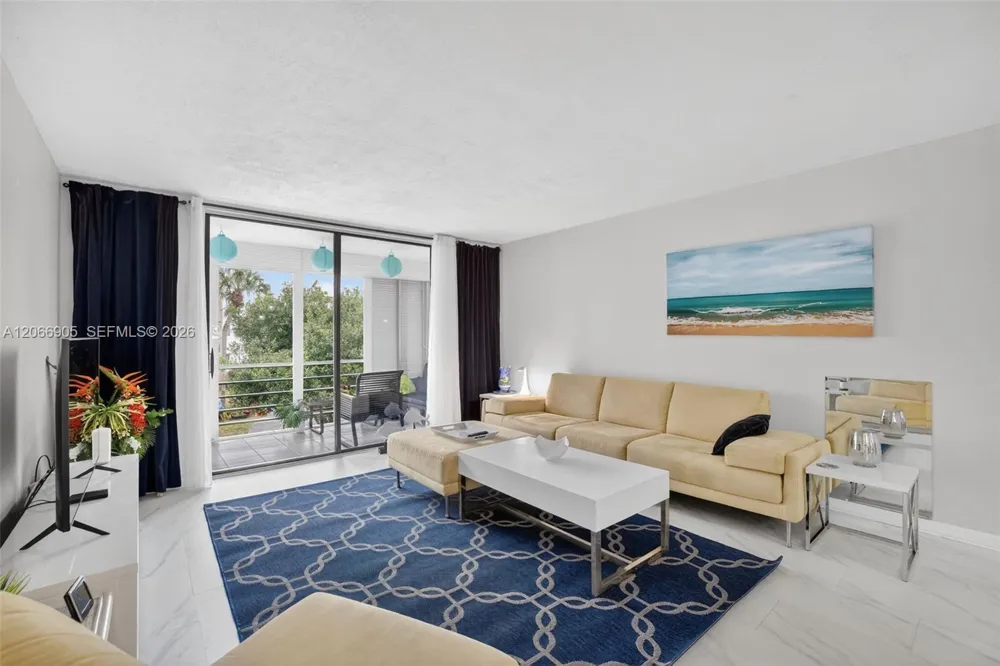2801 Somerset Dr #205 Lauderdale Lakes, FL 33311