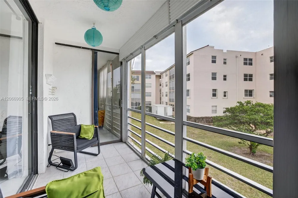 2801 Somerset Dr #205 Lauderdale Lakes, FL 33311