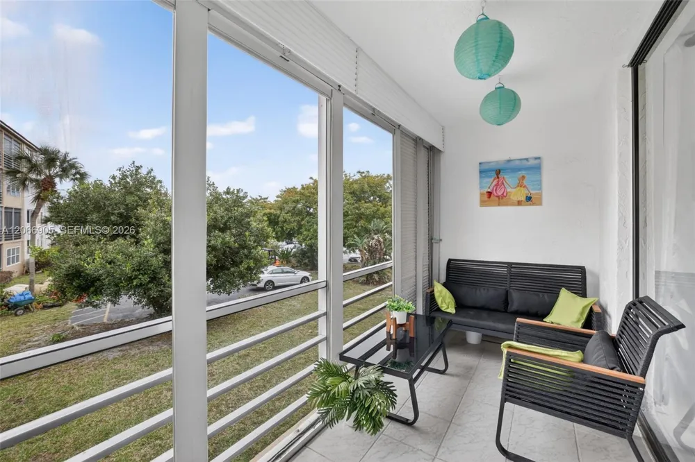2801 Somerset Dr #205 Lauderdale Lakes, FL 33311
