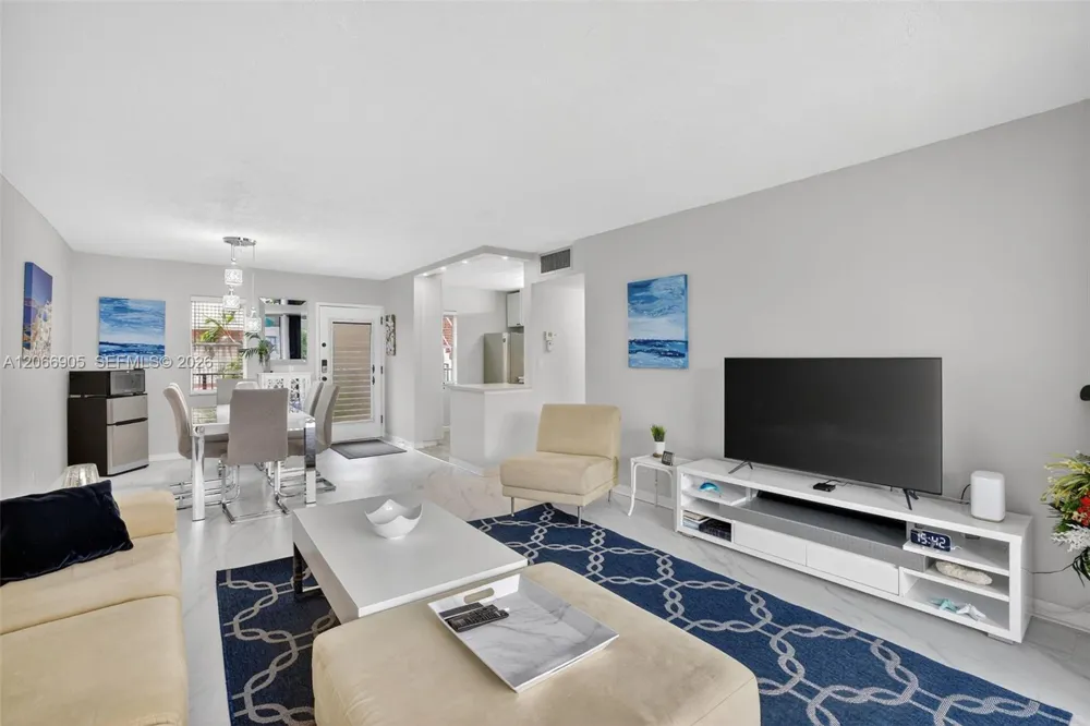 2801 Somerset Dr #205 Lauderdale Lakes, FL 33311