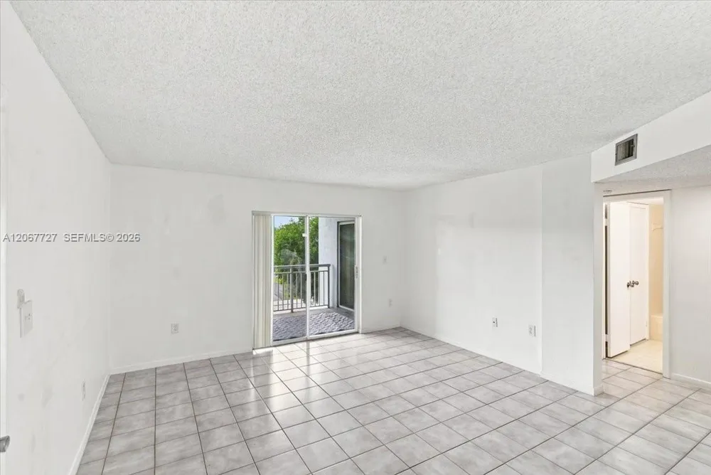 8660 SW 212th St #306 Cutler Bay, FL 33189