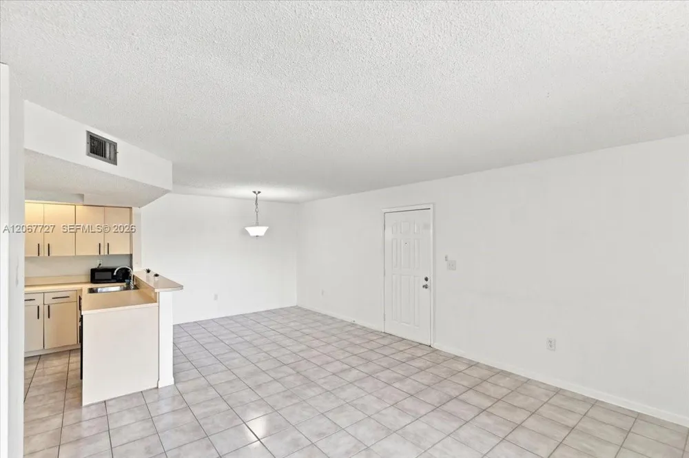 8660 SW 212th St #306 Cutler Bay, FL 33189