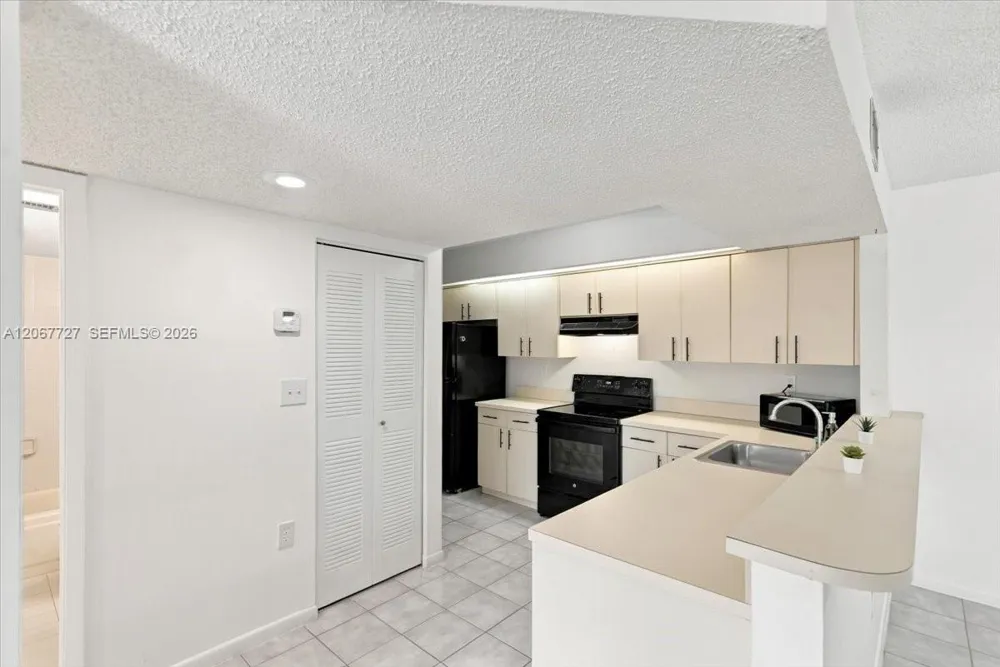 8660 SW 212th St #306 Cutler Bay, FL 33189