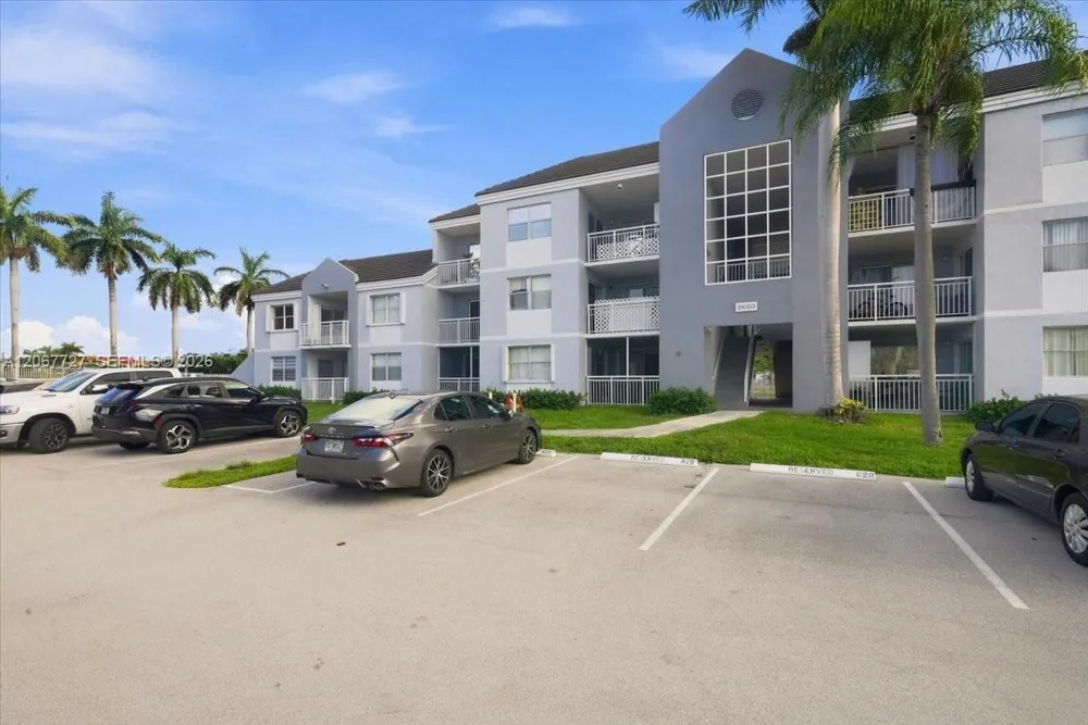 8660 SW 212th St #306 Cutler Bay, FL 33189