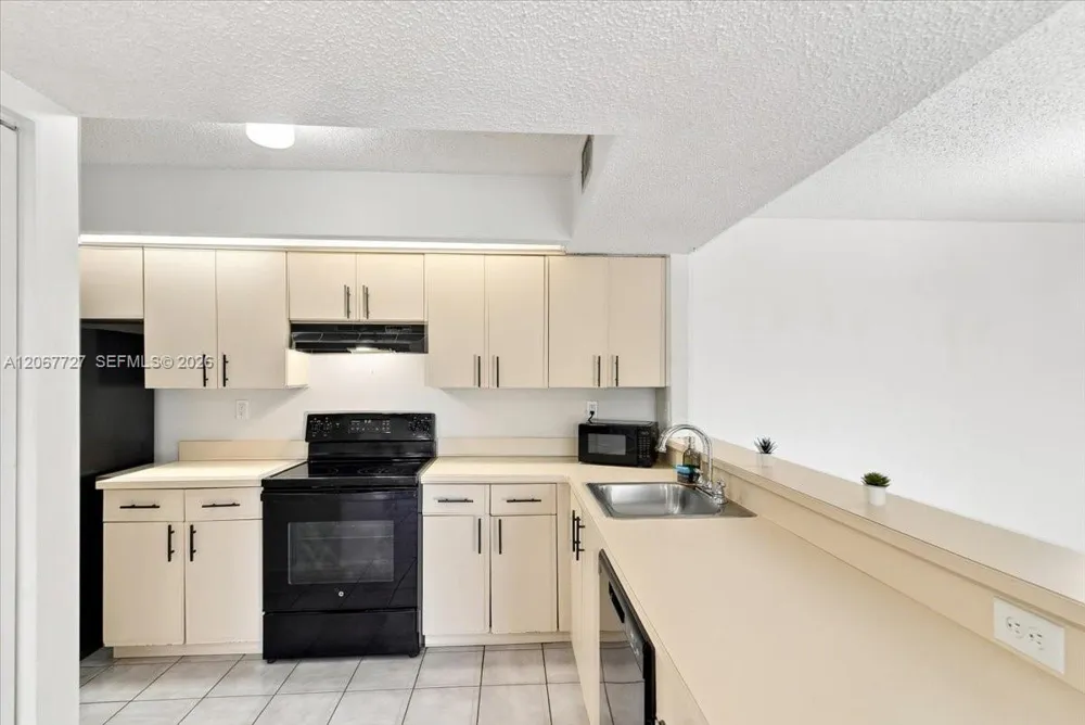 8660 SW 212th St #306 Cutler Bay, FL 33189