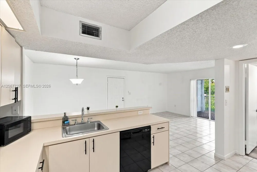 8660 SW 212th St #306 Cutler Bay, FL 33189