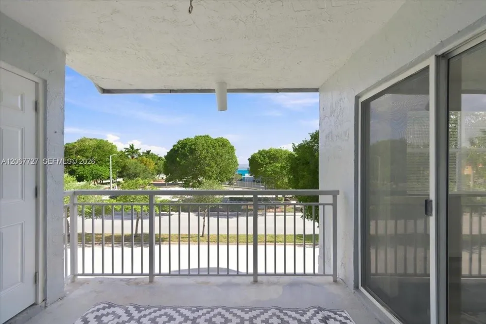 8660 SW 212th St #306 Cutler Bay, FL 33189