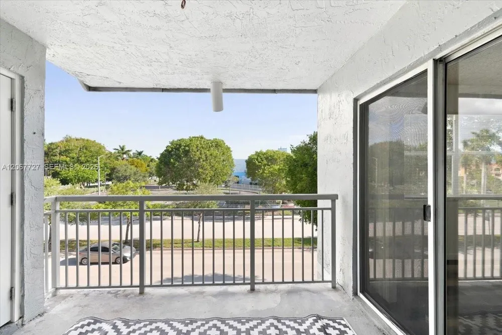 8660 SW 212th St #306 Cutler Bay, FL 33189