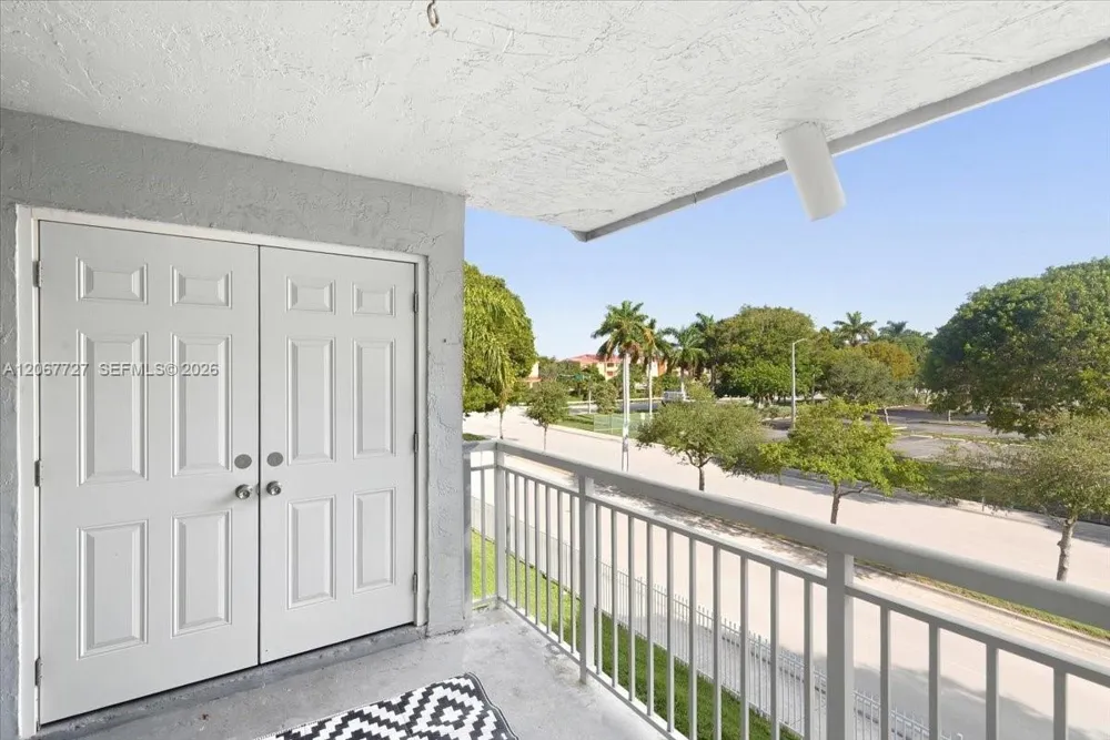 8660 SW 212th St #306 Cutler Bay, FL 33189