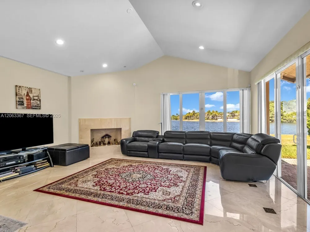 2710 WALKERS WAY Weston, FL 33331