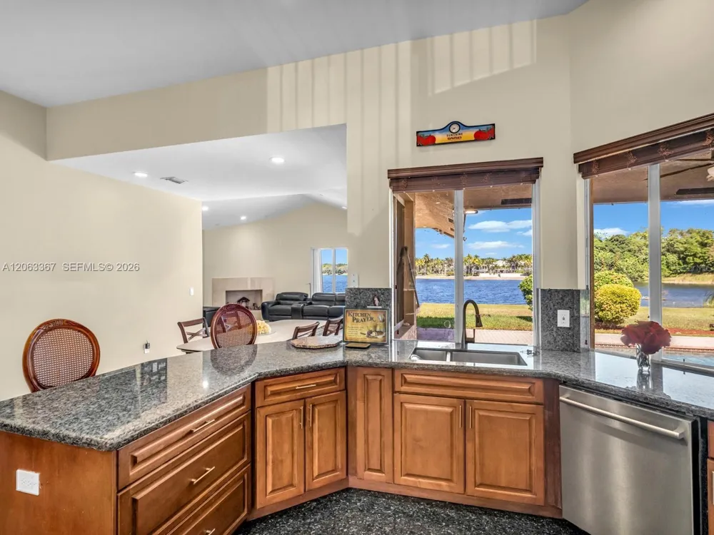 2710 WALKERS WAY Weston, FL 33331