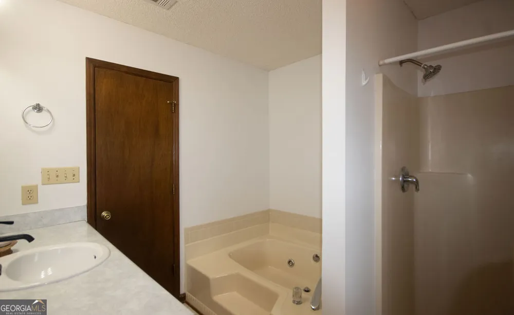162 Price DR W Locust Grove, GA 30248