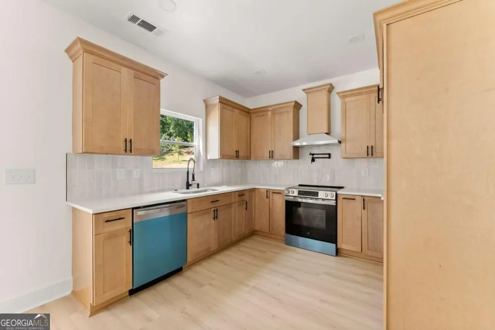 172 Llewellyn ST Clarkesville, GA 30523