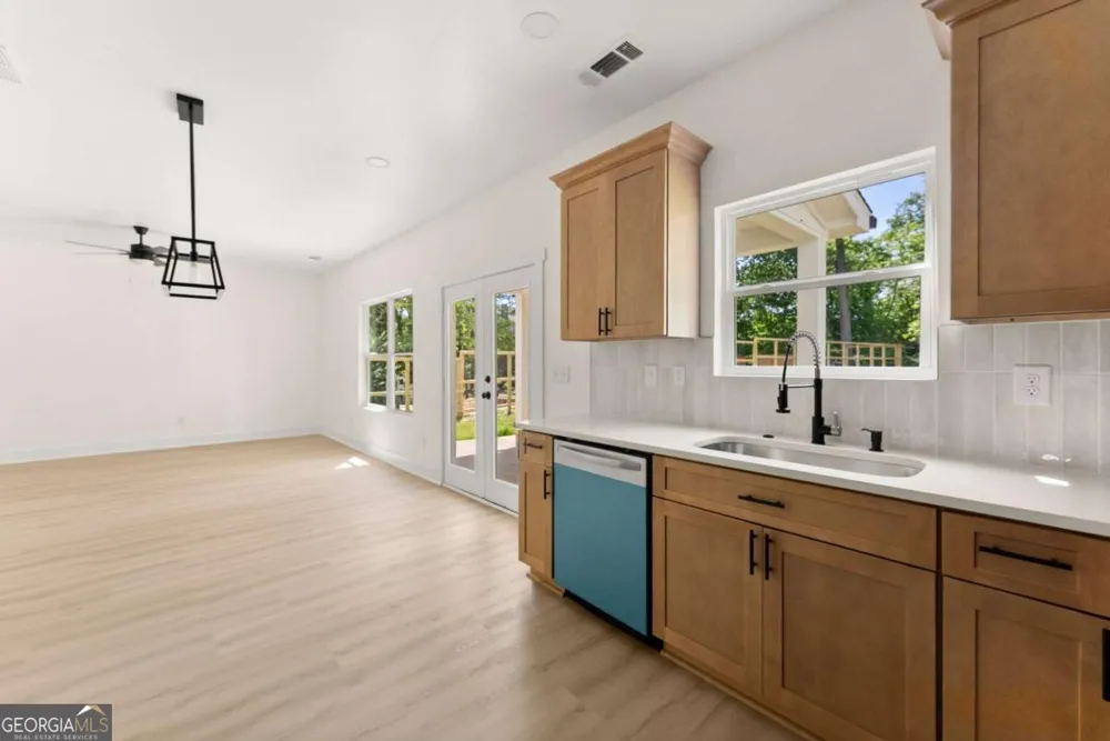 172 Llewellyn ST Clarkesville, GA 30523