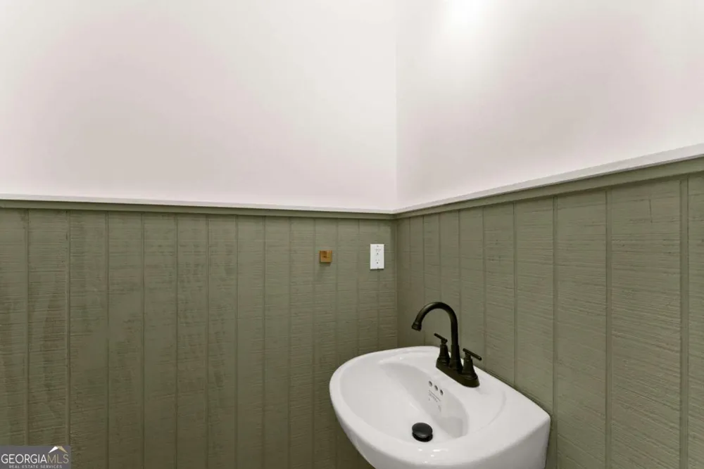 172 Llewellyn ST Clarkesville, GA 30523