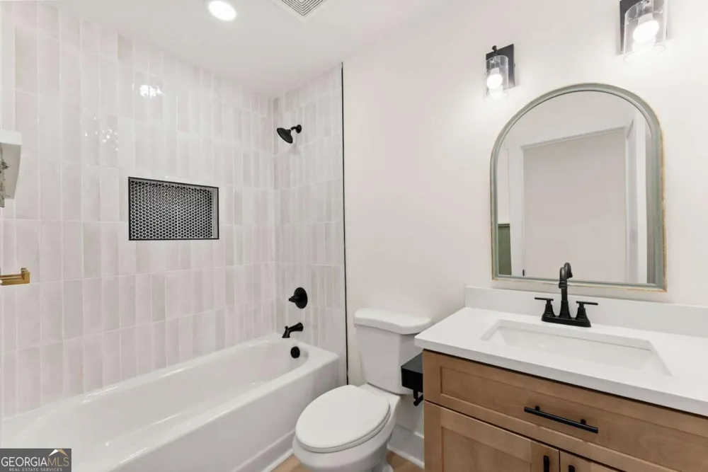 172 Llewellyn ST Clarkesville, GA 30523