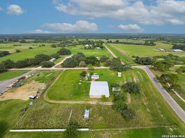 2721 County Road 676 Devine, TX 78016