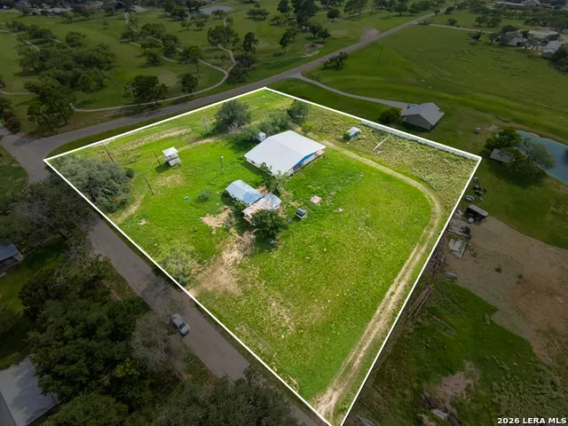 2721 County Road 676 Devine, TX 78016