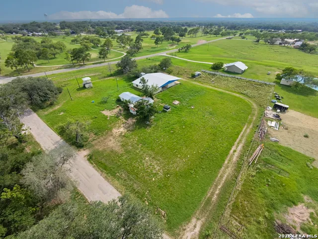 2721 County Road 676 Devine, TX 78016