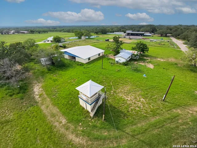 2721 County Road 676 Devine, TX 78016