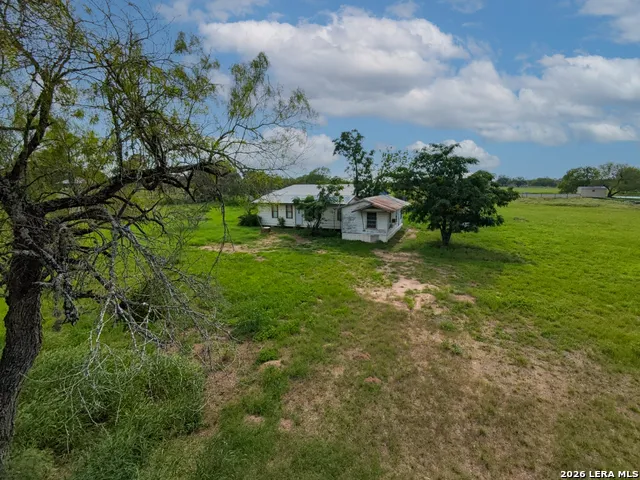 2721 County Road 676 Devine, TX 78016