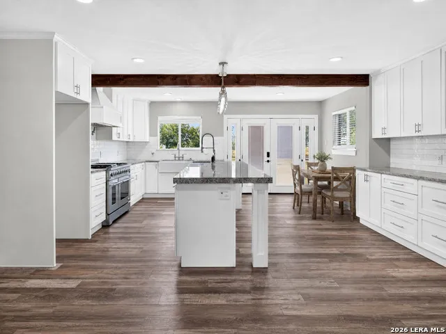 280 County Road 322 La Vernia, TX 78121