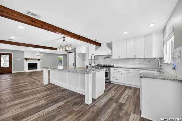 280 County Road 322 La Vernia, TX 78121
