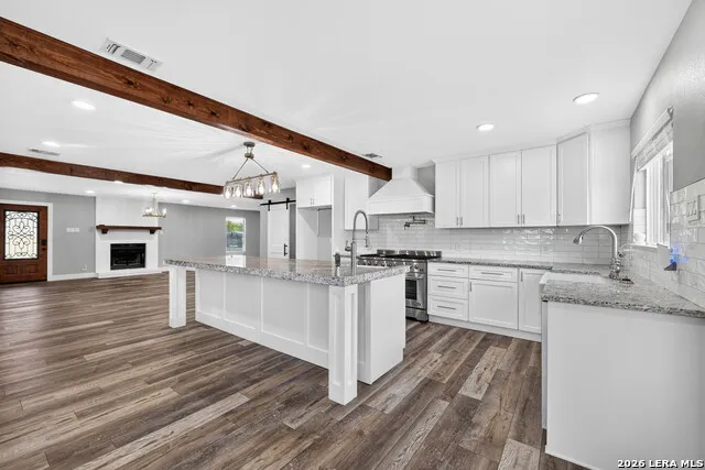 280 County Road 322 La Vernia, TX 78121
