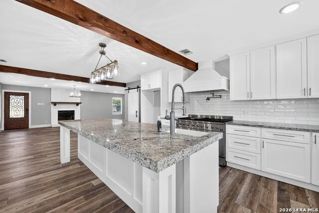 280 County Road 322 La Vernia, TX 78121