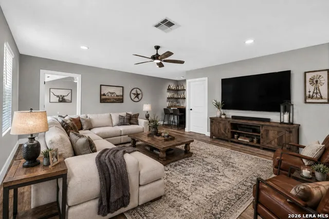 280 County Road 322 La Vernia, TX 78121