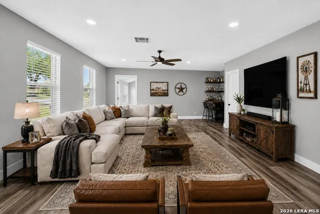 280 County Road 322 La Vernia, TX 78121