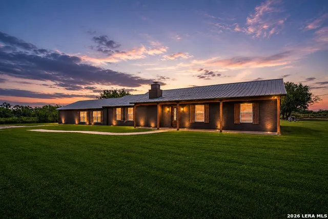 280 County Road 322 La Vernia, TX 78121
