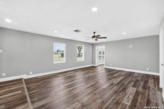 280 County Road 322 La Vernia, TX 78121