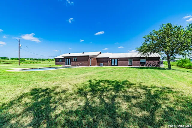 280 County Road 322 La Vernia, TX 78121