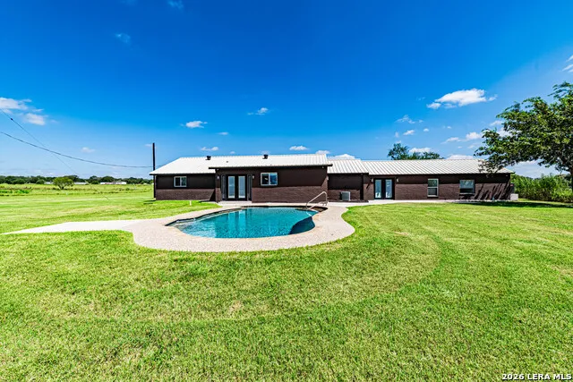 280 County Road 322 La Vernia, TX 78121