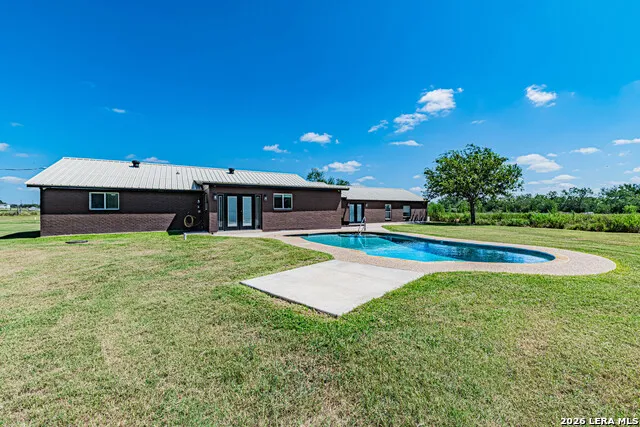 280 County Road 322 La Vernia, TX 78121