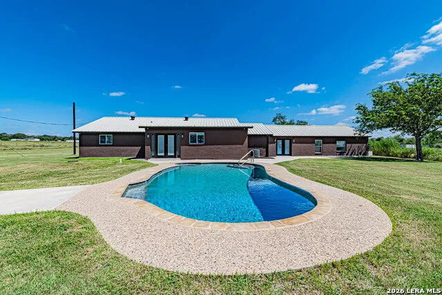 280 County Road 322 La Vernia, TX 78121