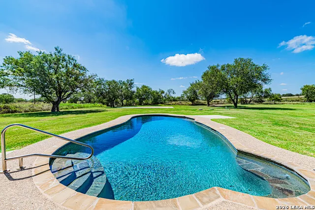 280 County Road 322 La Vernia, TX 78121