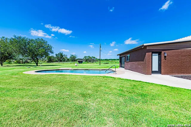 280 County Road 322 La Vernia, TX 78121