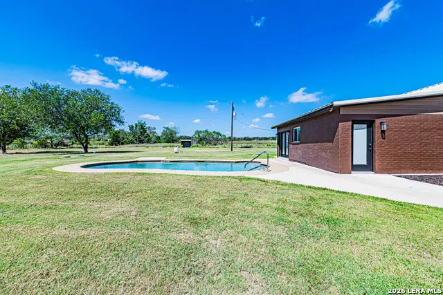 280 County Road 322 La Vernia, TX 78121