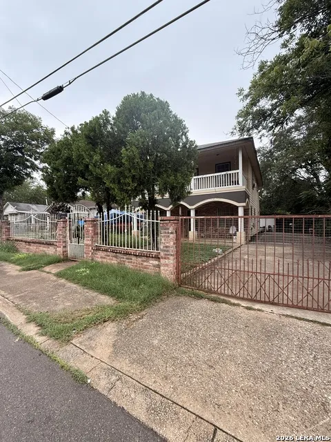 535 E EDMONDS AVE San Antonio, TX 78214
