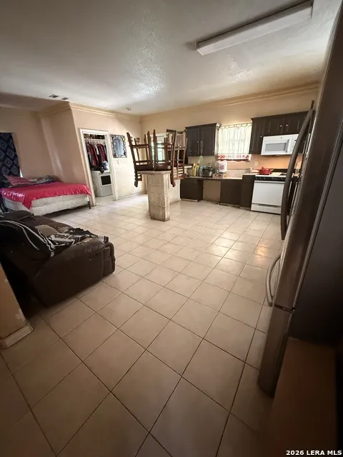 535 E EDMONDS AVE San Antonio, TX 78214