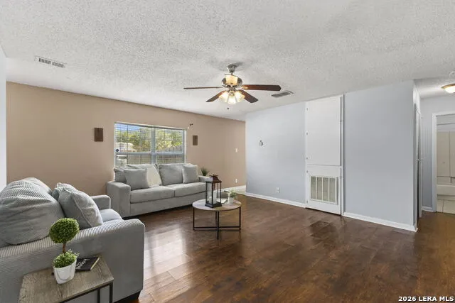 2514 French Sea Dr Kirby, TX 78219