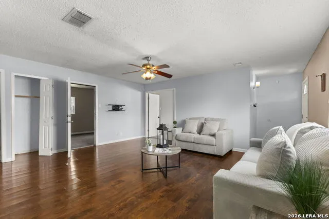 2514 French Sea Dr Kirby, TX 78219