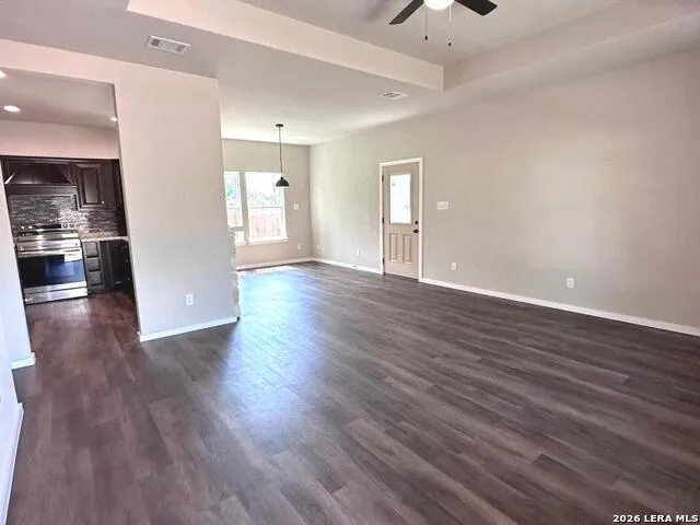8207 1st Somerset, TX 78069