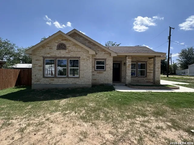 8207 1st Somerset, TX 78069