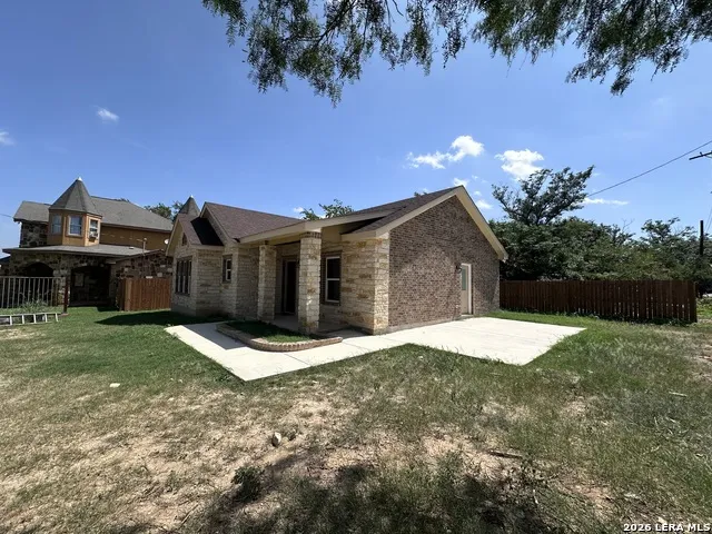 8207 1st Somerset, TX 78069