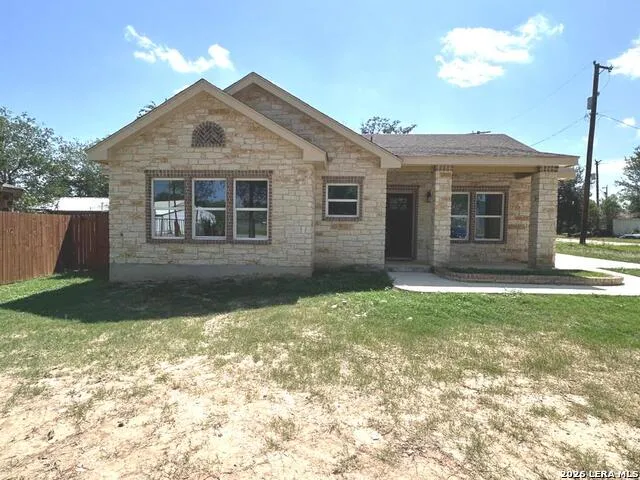 8207 1st Somerset, TX 78069