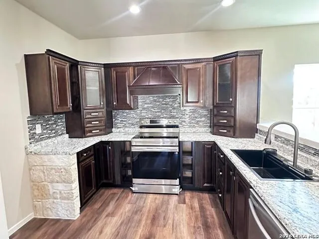 8207 1st Somerset, TX 78069