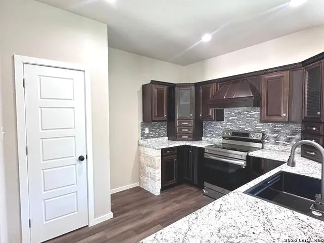 8207 1st Somerset, TX 78069
